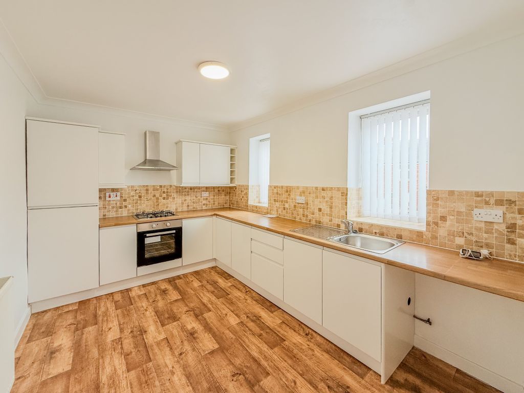 Property photo 3 of 16 Kitchen