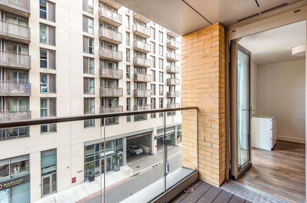 Property photo 1 of 9 Balcony