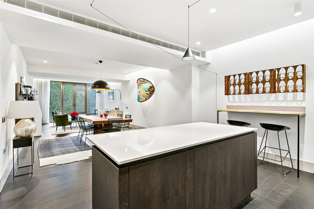 Property photo 2 of 22 55 Victoria St - Bruton