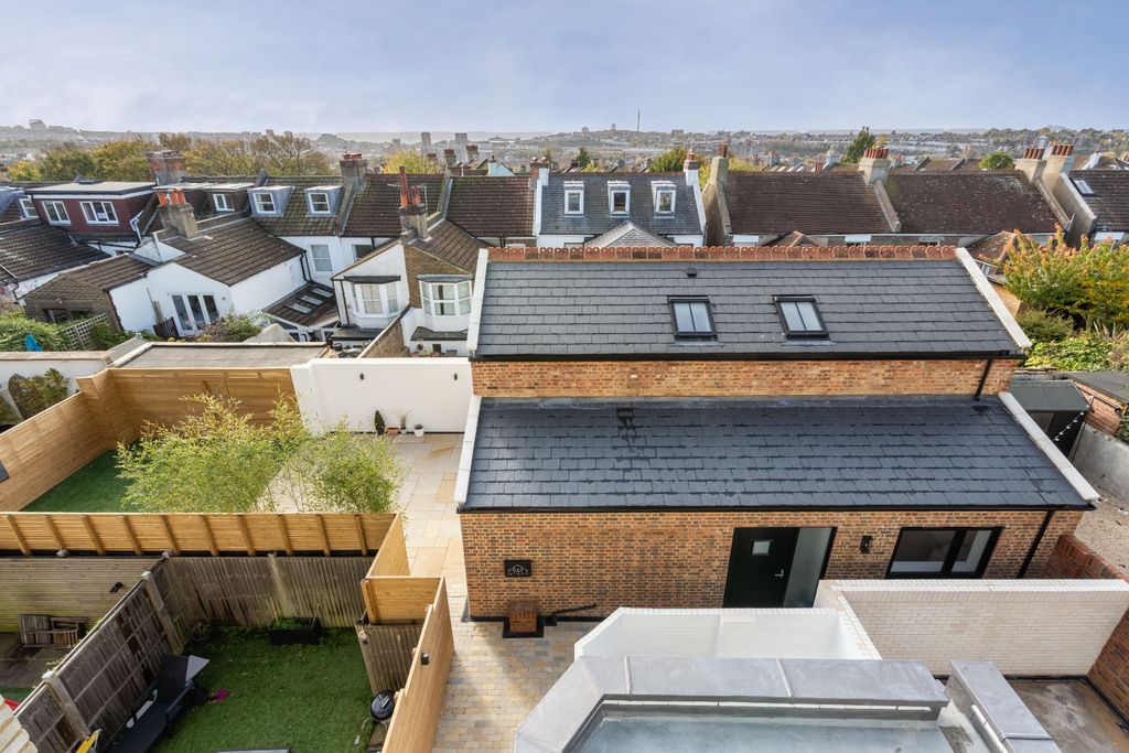 Property photo 1 of 31 4640700