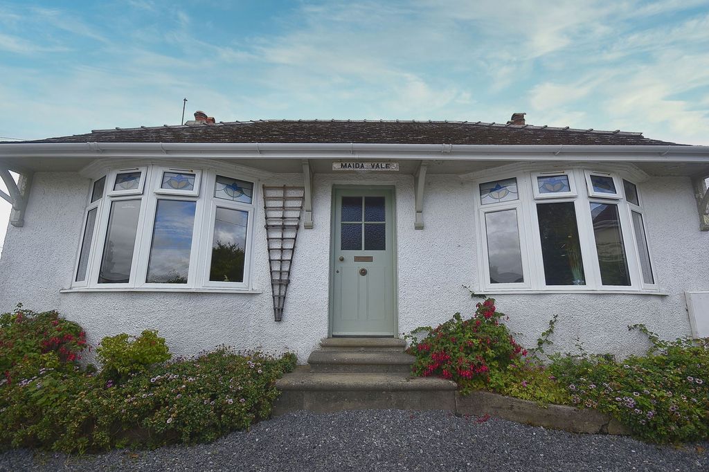Property photo 1 of 11