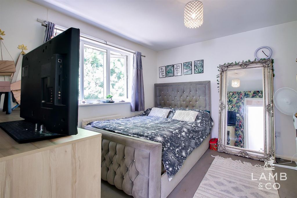 2 bed semi-detached house for saleArchery Fields, Clacton-On-Sea CO15 photo 5