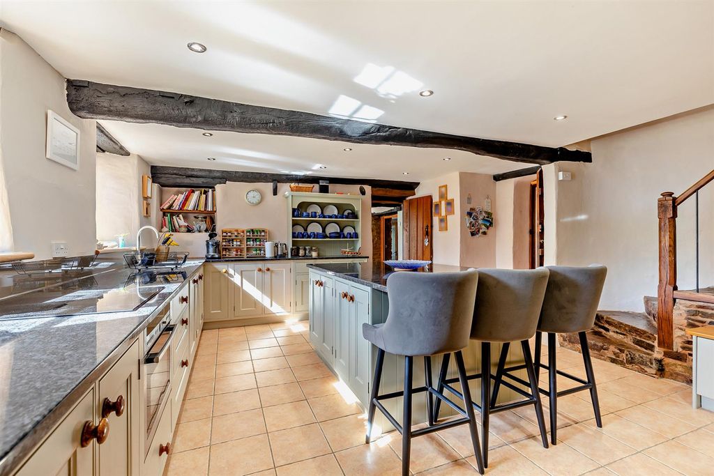 Property photo 3 of 46 Kitchen