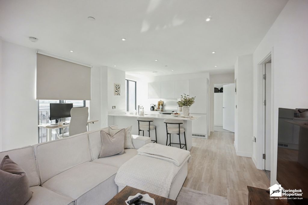 Property photo 3 of 25 Image 2