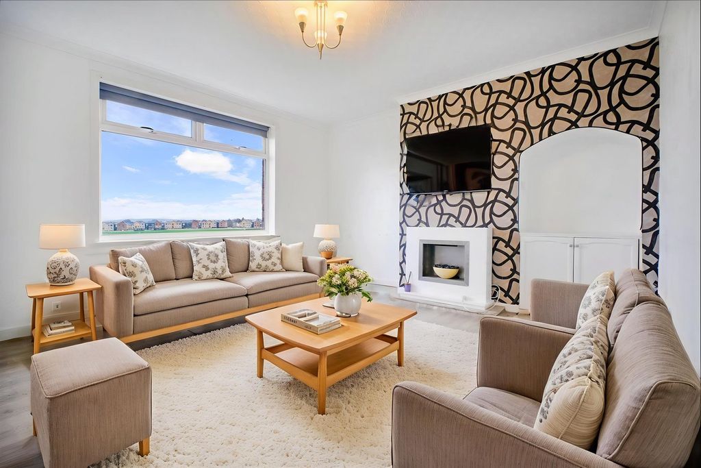 Property photo 2 of 27