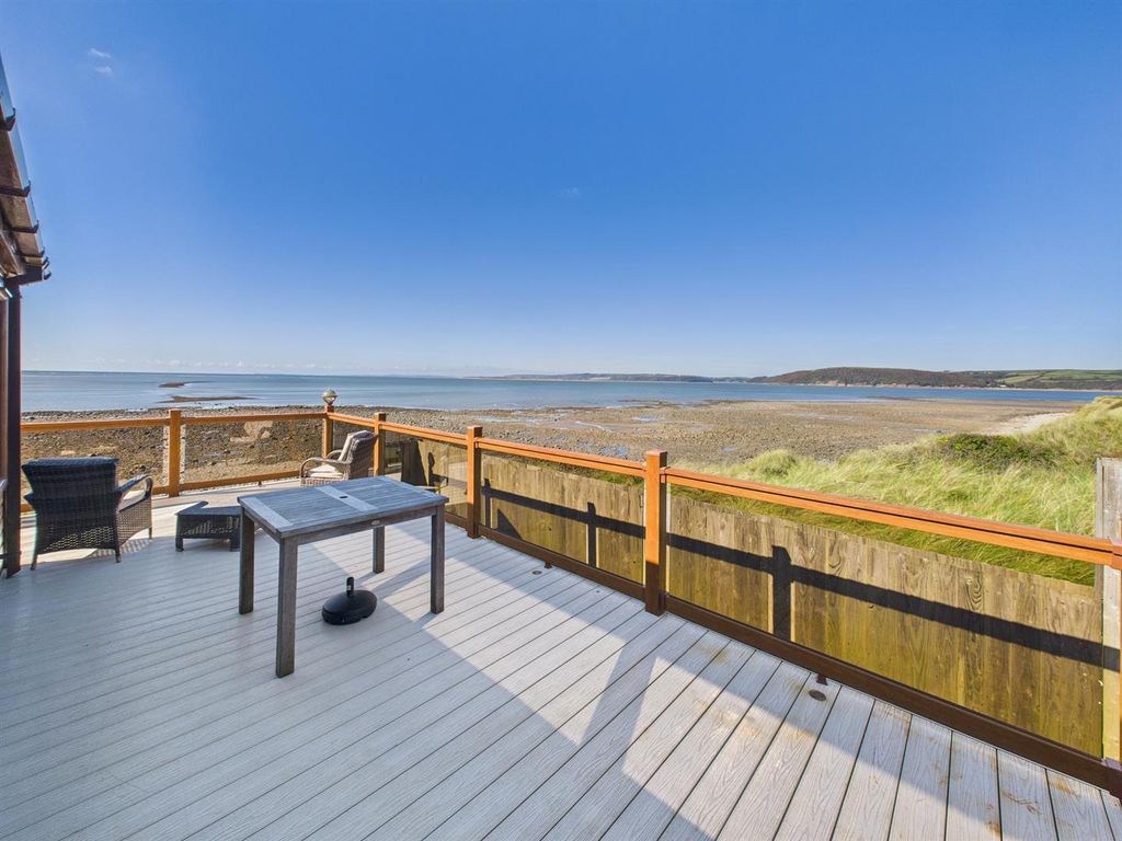 Property photo 3 of 37 Cam03055G0-Pr0270-Still034.Jpg