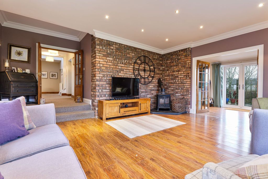 Property photo 3 of 32