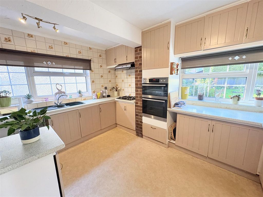 Property photo 2 of 11 Kitchen.Jpg