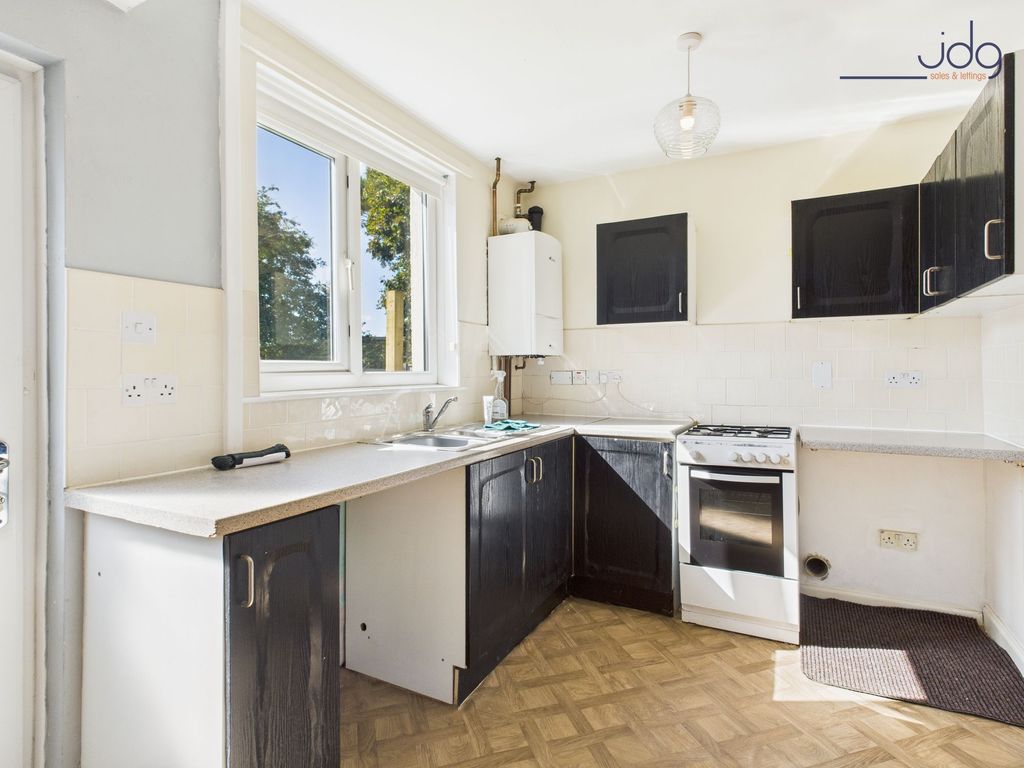 Property photo 3 of 9 Kitchen