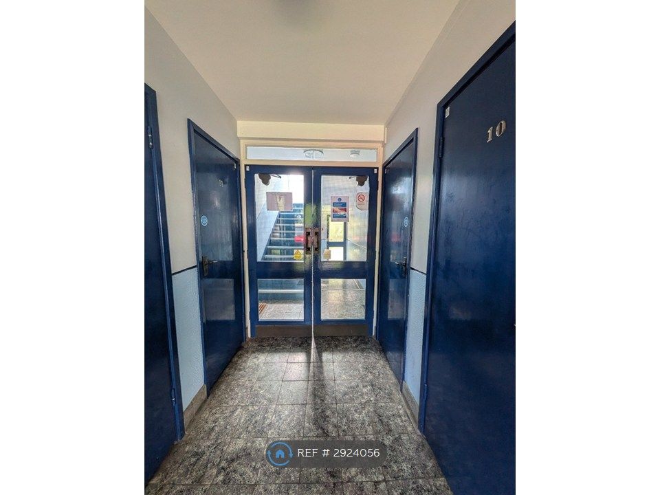 Property photo 3 of 32 Entrance