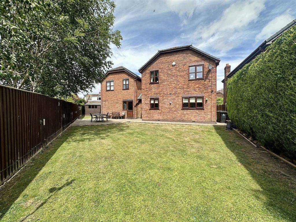 Property photo 2 of 27