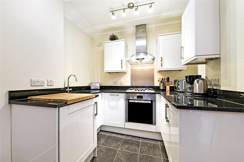 Property photo 3 of 9 Kitchen