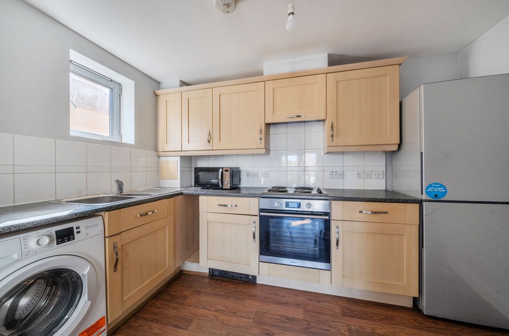 Property photo 3 of 12 1431330-8-69ce9Aa...