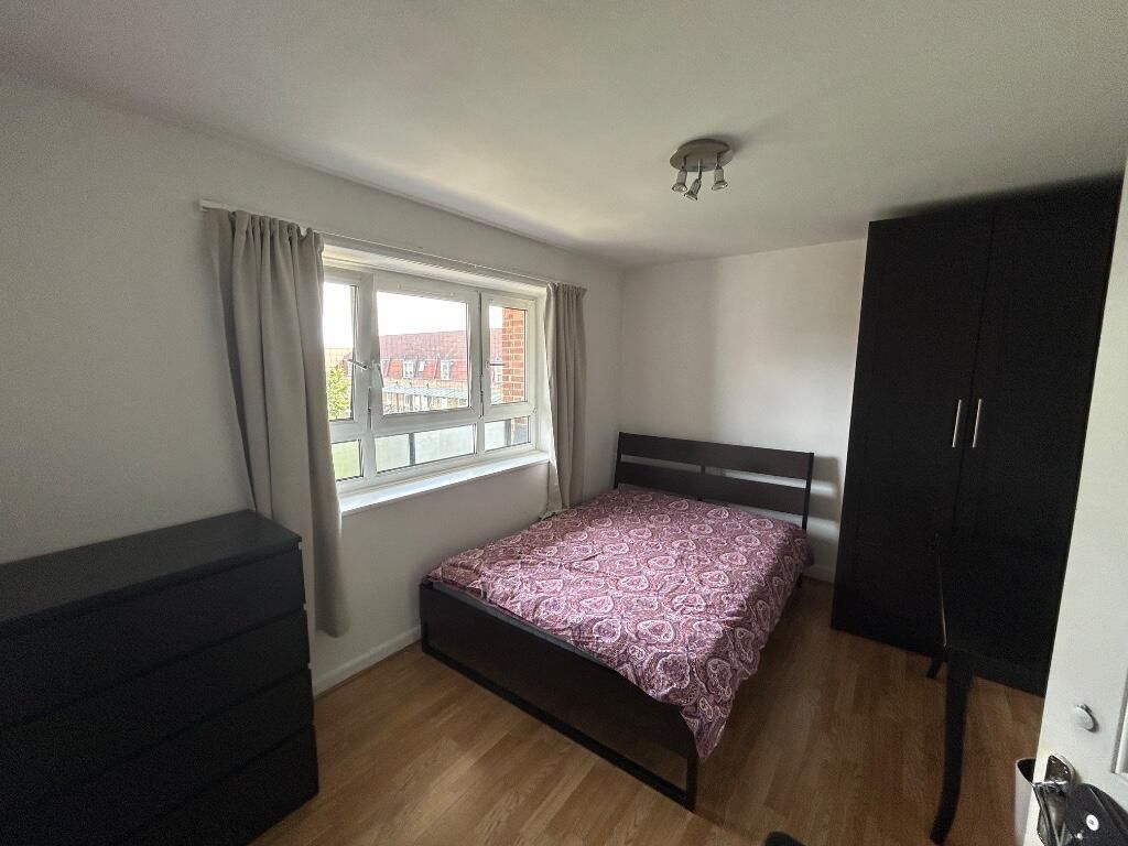 Property photo 2 of 10 Bedroom