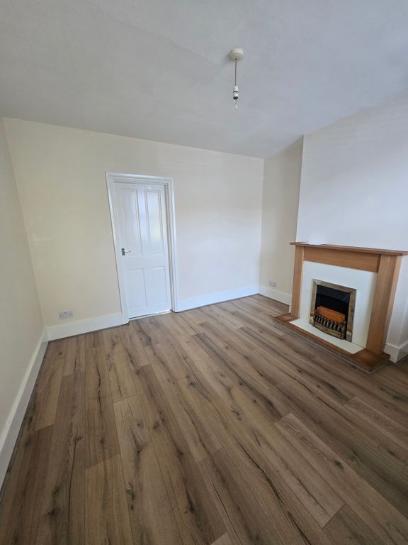 Property photo 2 of 11 Lounge