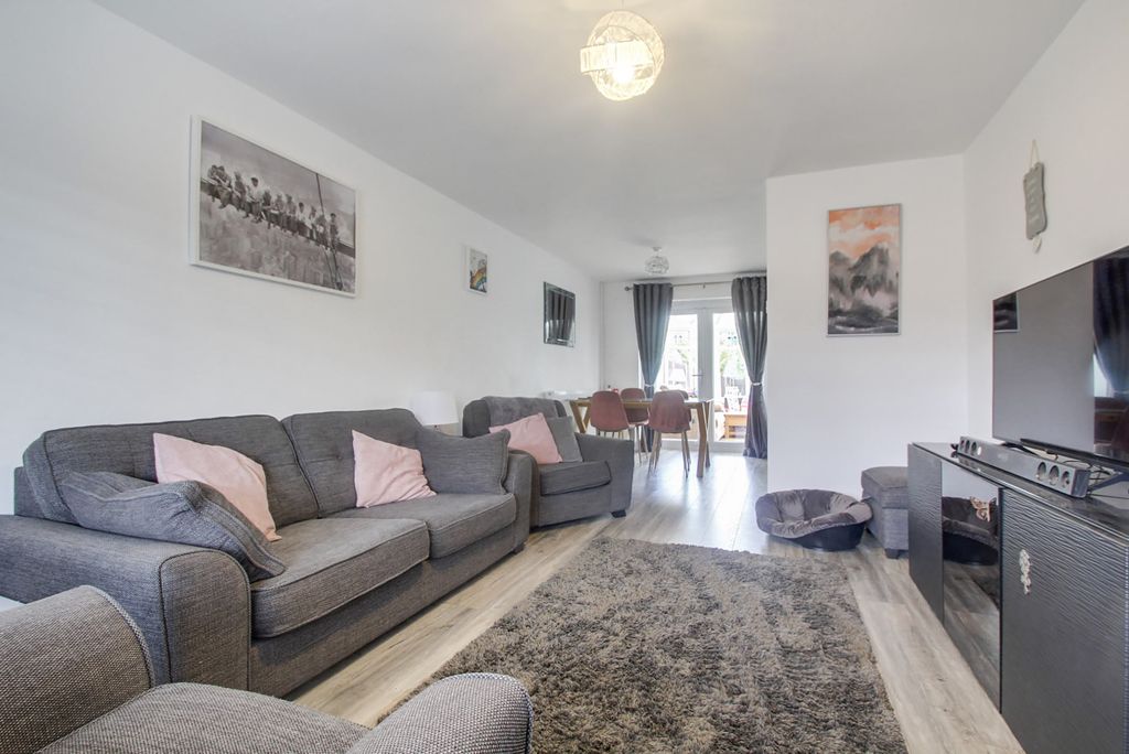 Property photo 2 of 15 Lounge