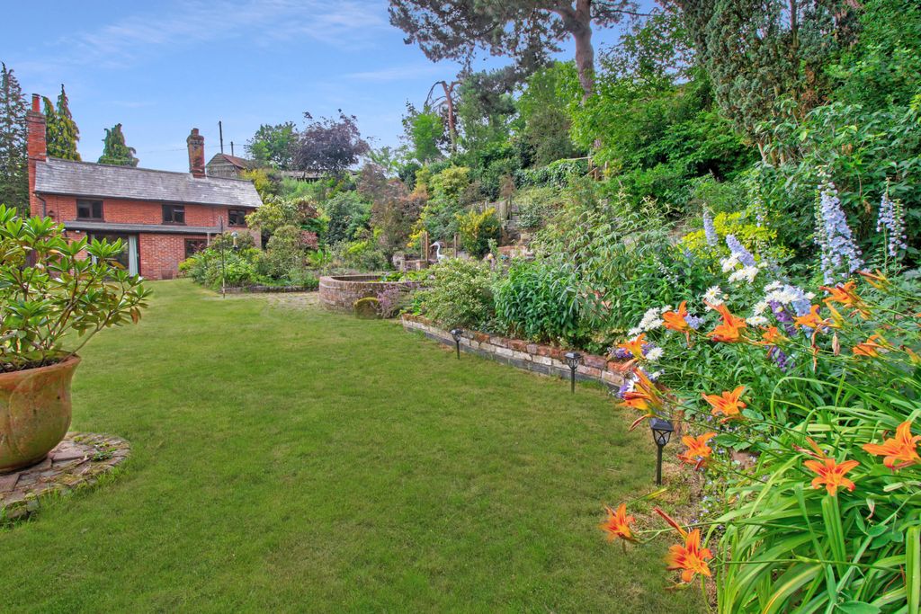 Property photo 2 of 28 Garden