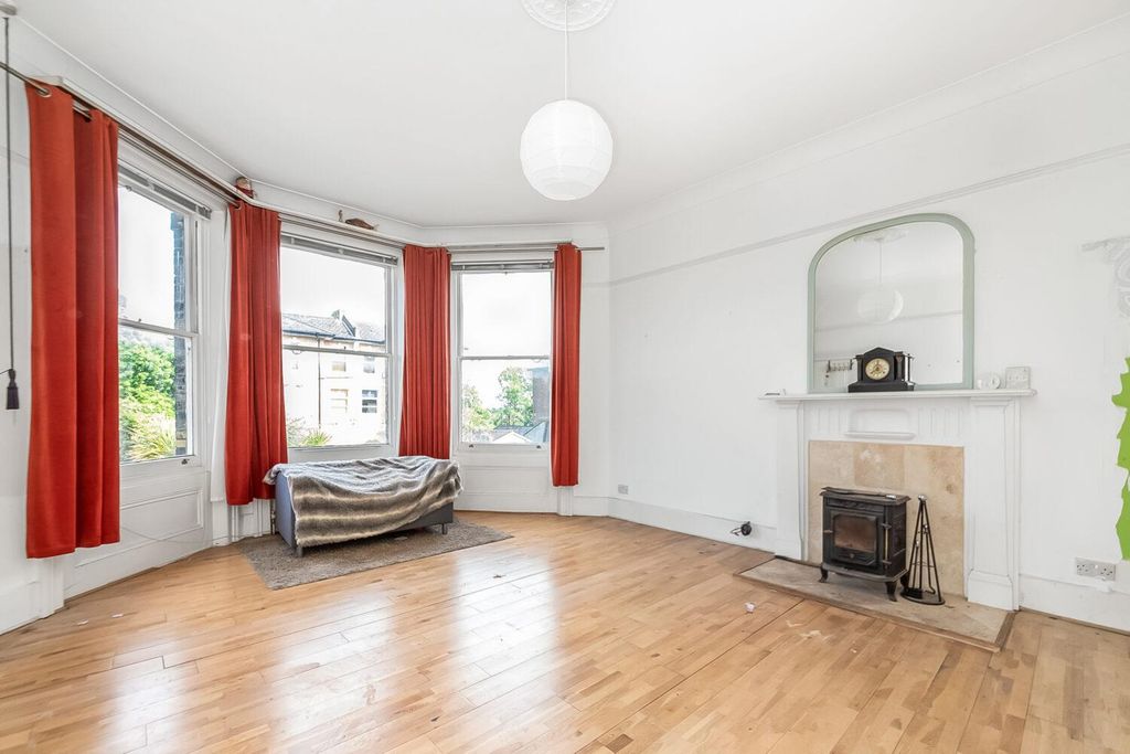 Property photo 3 of 11 3