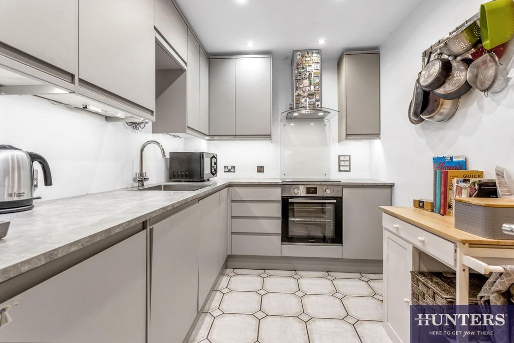 Property photo 3 of 14 Kitchen