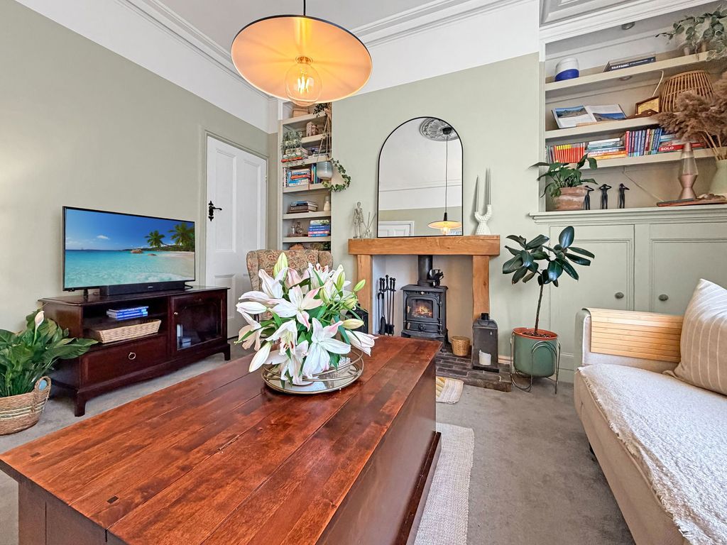 Property photo 2 of 31