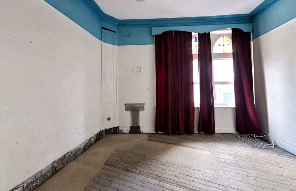 Property photo 3 of 4