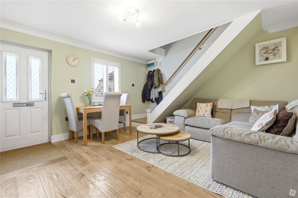 Property photo 3 of 11 Living Room