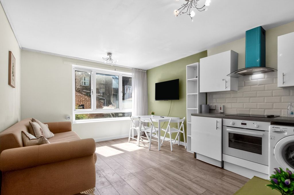 Property photo 1 of 17 Reception/Kitchen