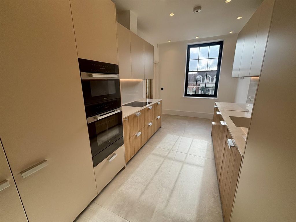 Additional image 19 of 2 bed flat to rent22 Beech Hill, Barnet EN4