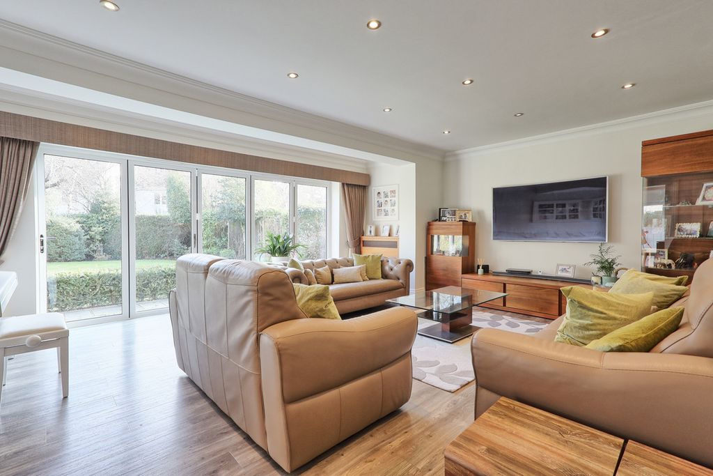 Property photo 2 of 25