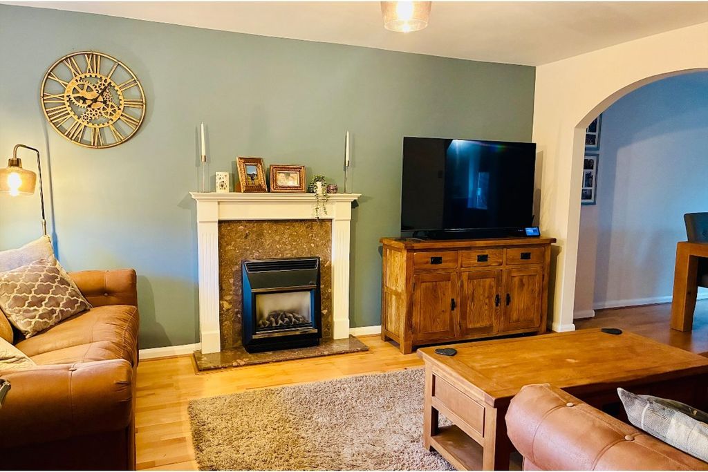 Property photo 2 of 18 Living Room