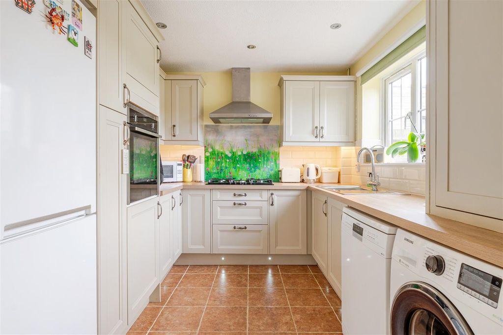 Property photo 3 of 22 1299811-13-6838490d0194E.Jpg