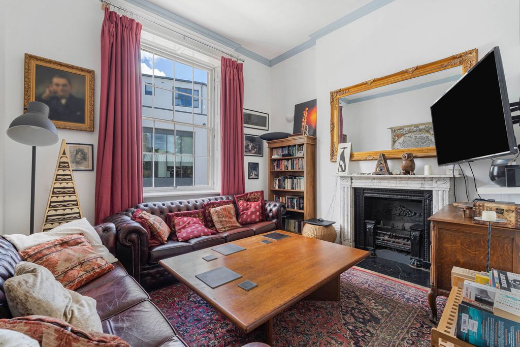 Property photo 2 of 18