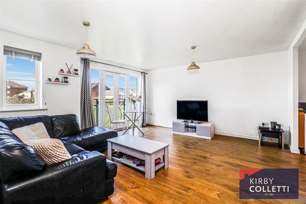 Property photo 2 of 12 Lounge