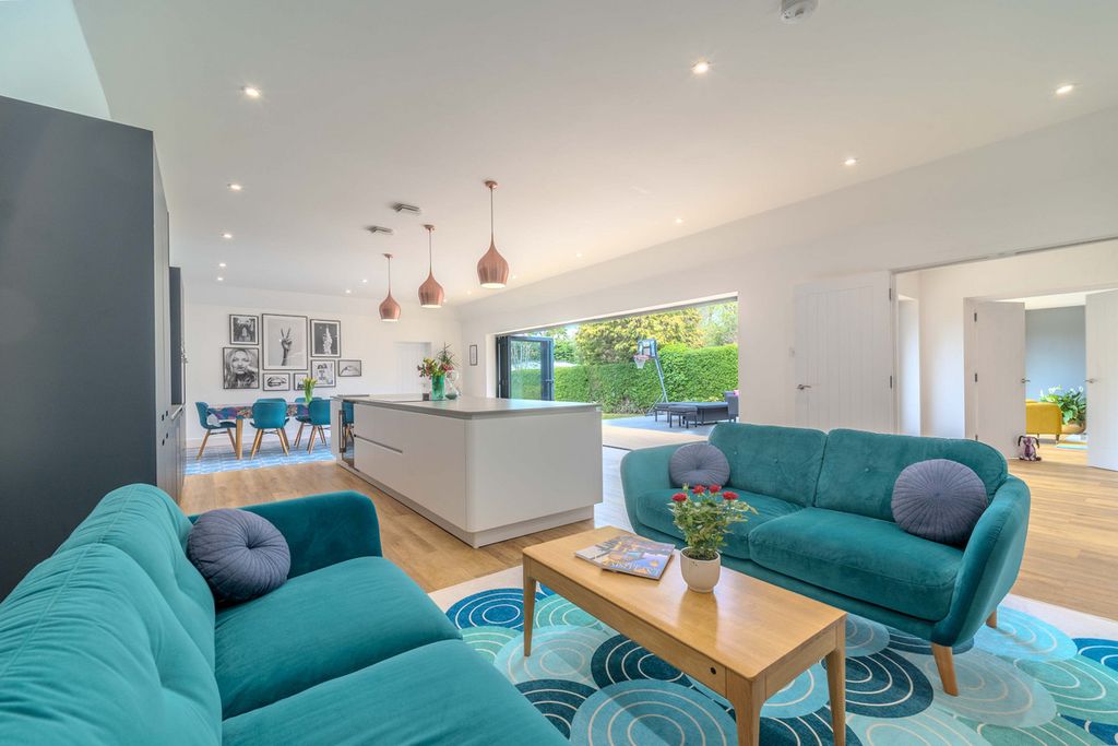 Property photo 2 of 47