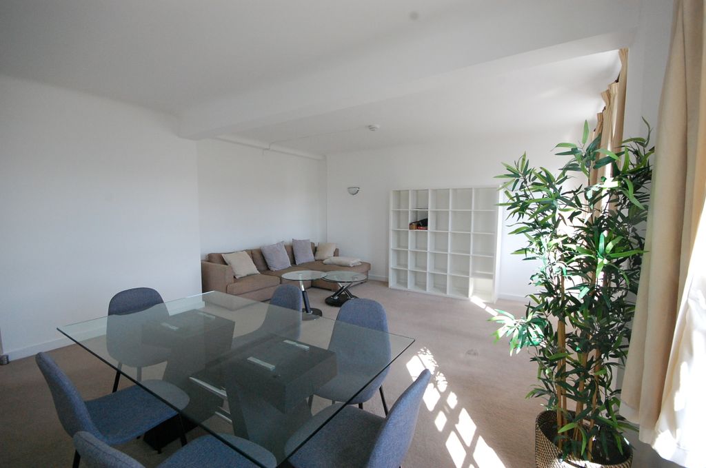 Property photo 2 of 11 Lounge/Dining Room
