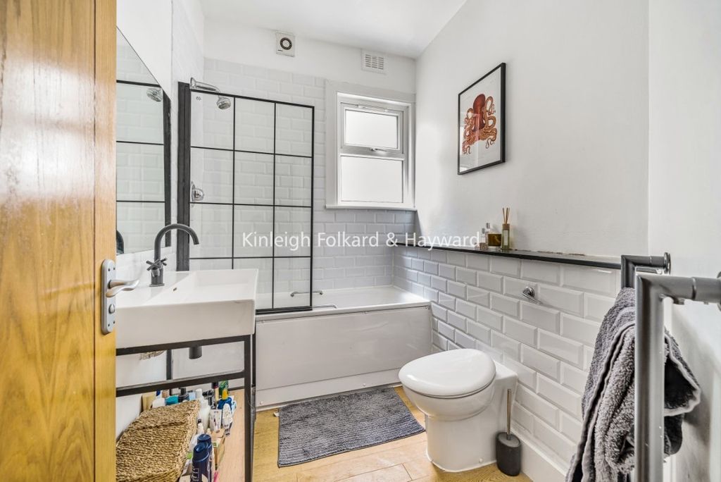 Property photo 3 of 11 1781B82d-E37c-4B3E-9