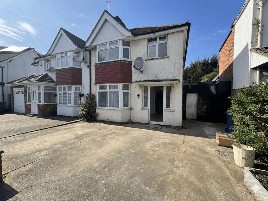 Property photo 1 of 10 4 Bed Semi-Detached House To Rent Welbeck Road, Harrow Ha2
