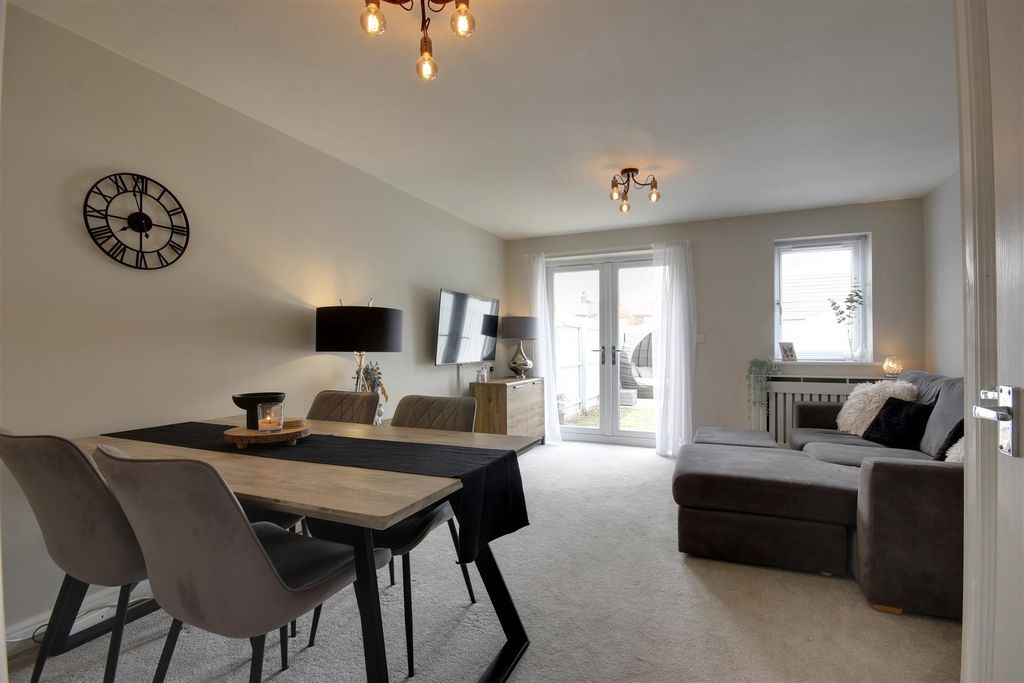 Property photo 1 of 10 Lounge/Dining Room