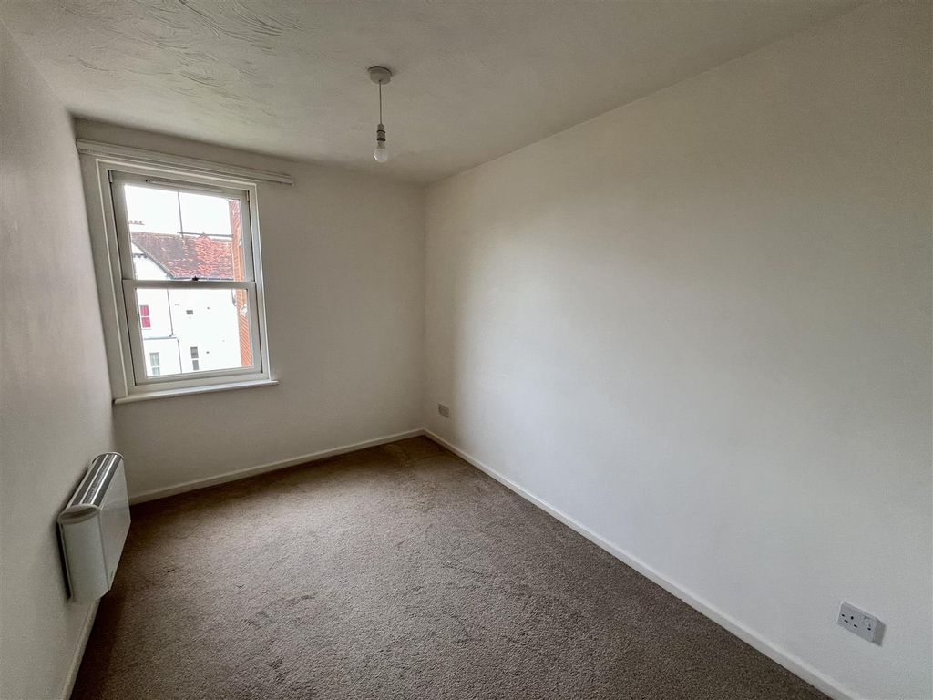 2 bed flat for saleWorcester Road, Malvern WR14 photo 4