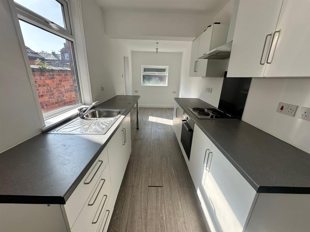 Property photo 2 of 18 Kitchen