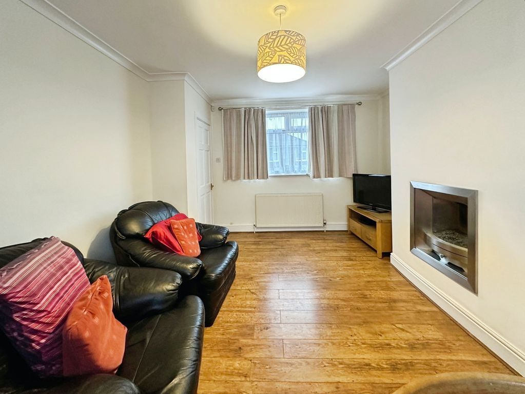 Property photo 3 of 18 Lounge