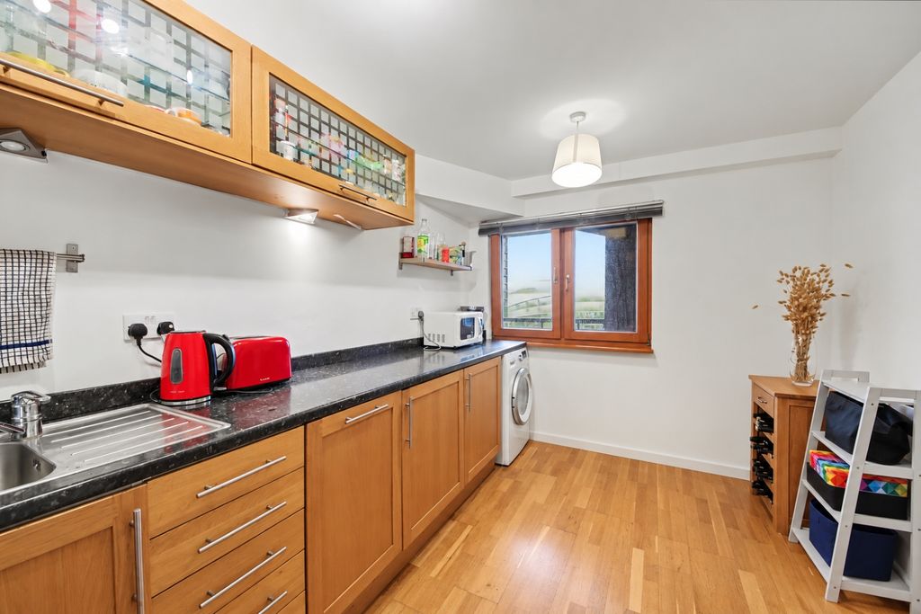 Property photo 3 of 15 4Cbdb4E1-3B39-4788-B6d2-1c6B6F59d29F