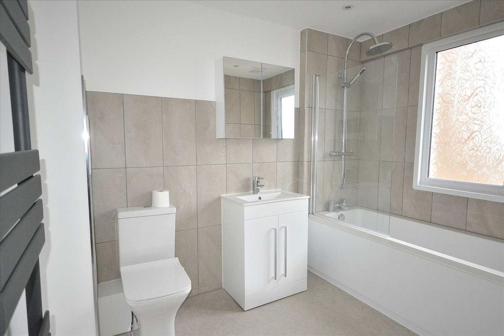 Property photo 2 of 17 Bathroom