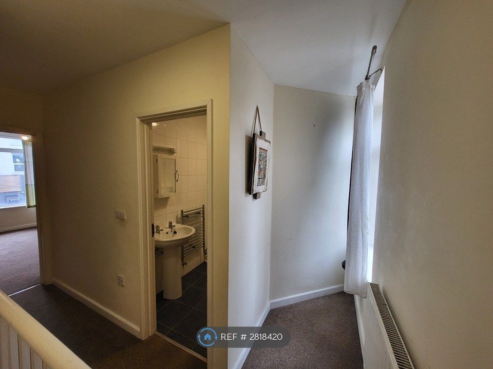 Property photo 3 of 7 Hallway