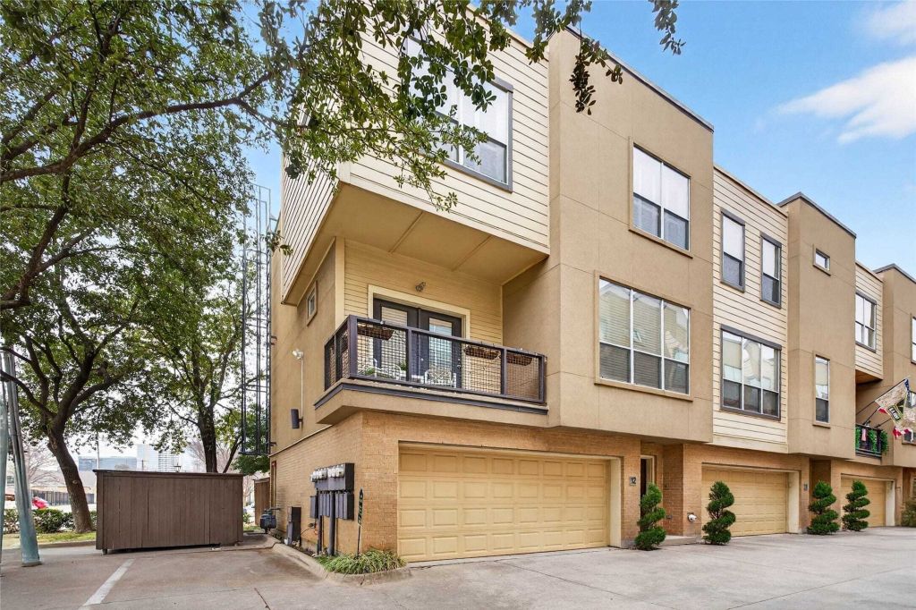 Property photo 1 of 31