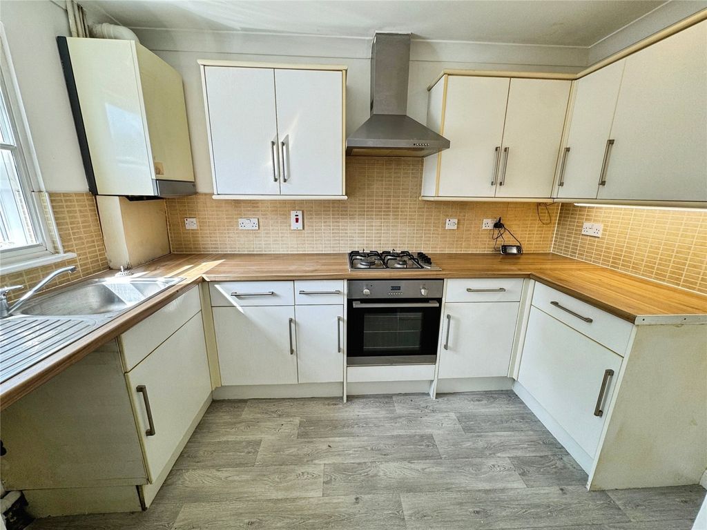 Property photo 2 of 8 Picture No. 20