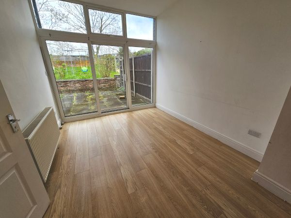 Property photo 3 of 12 Photo 8