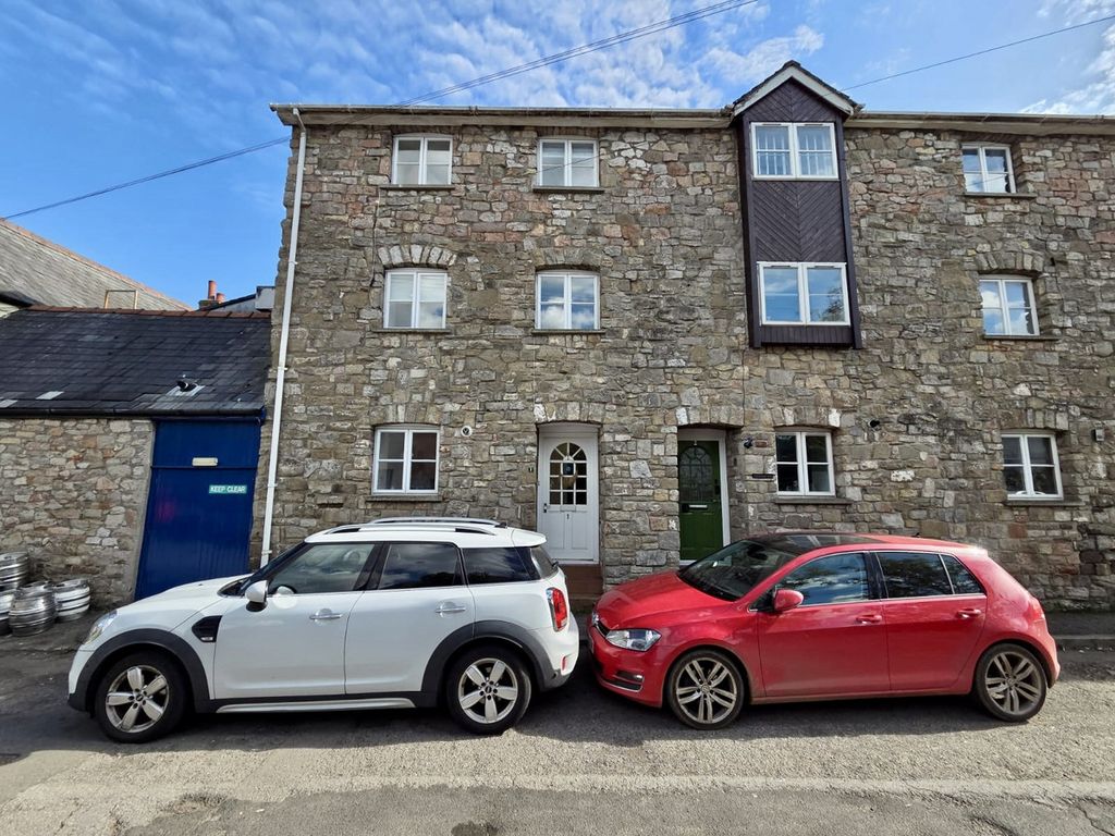 Property photo 3 of 9