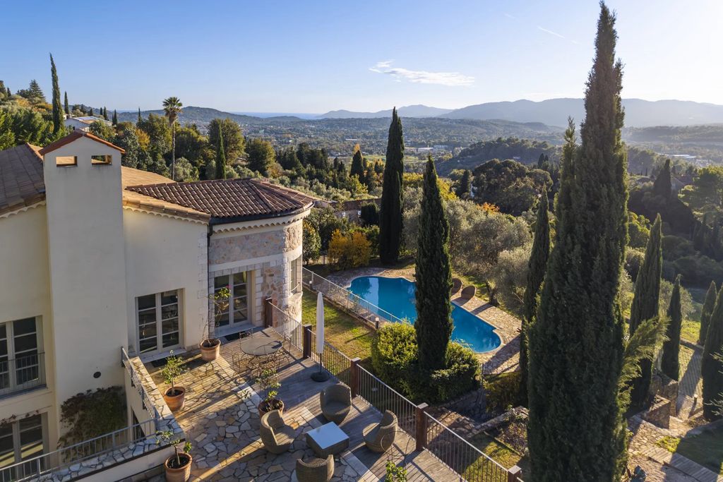 Property photo 1 of 25