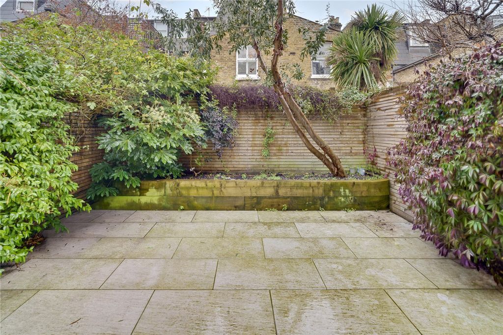 Property photo 2 of 9 Picture No. 16